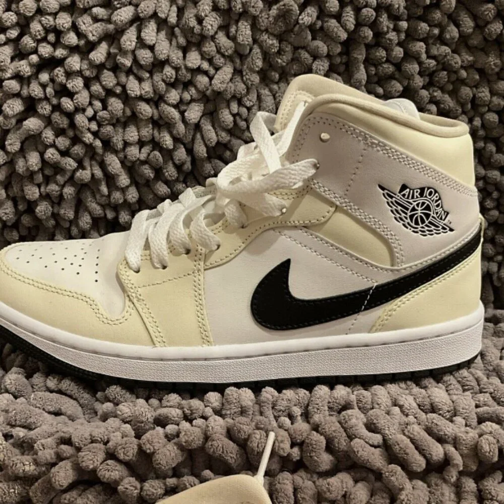Women’s Air Jordan 1 MID Coconut Milk /Black Sz 9 euc 2021 - Picture 4 of 13